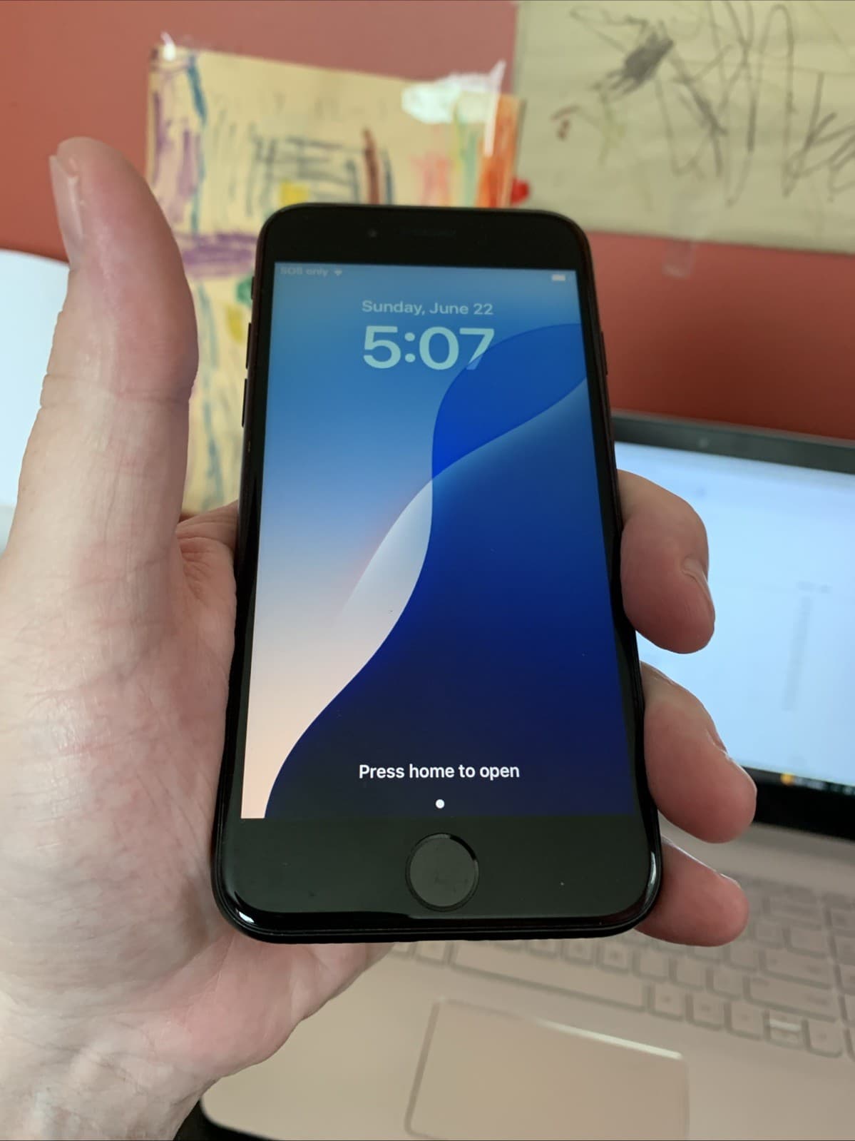 iPhone SE (2022) — seller’s listing photo