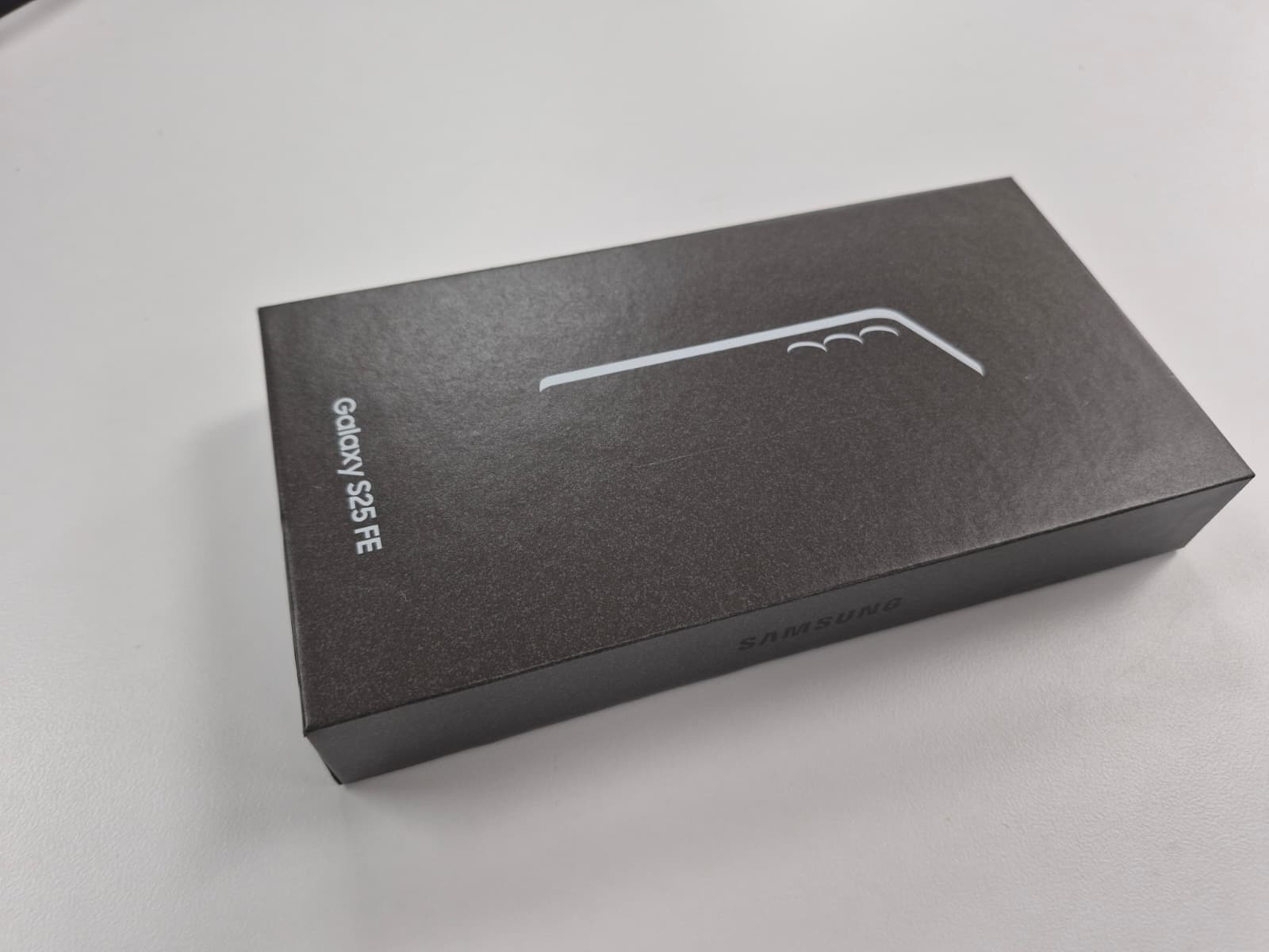 Galaxy S25 FE — seller’s listing photo