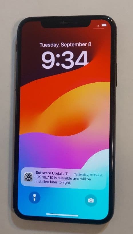 iPhone SE (2022) — seller’s listing photo