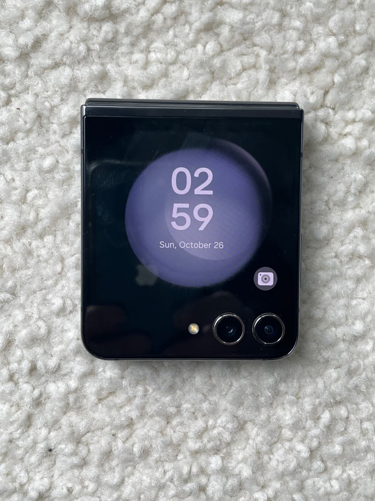 Galaxy Z Flip5 — seller’s listing photo