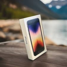 iPhone SE (2022) — seller’s listing photo