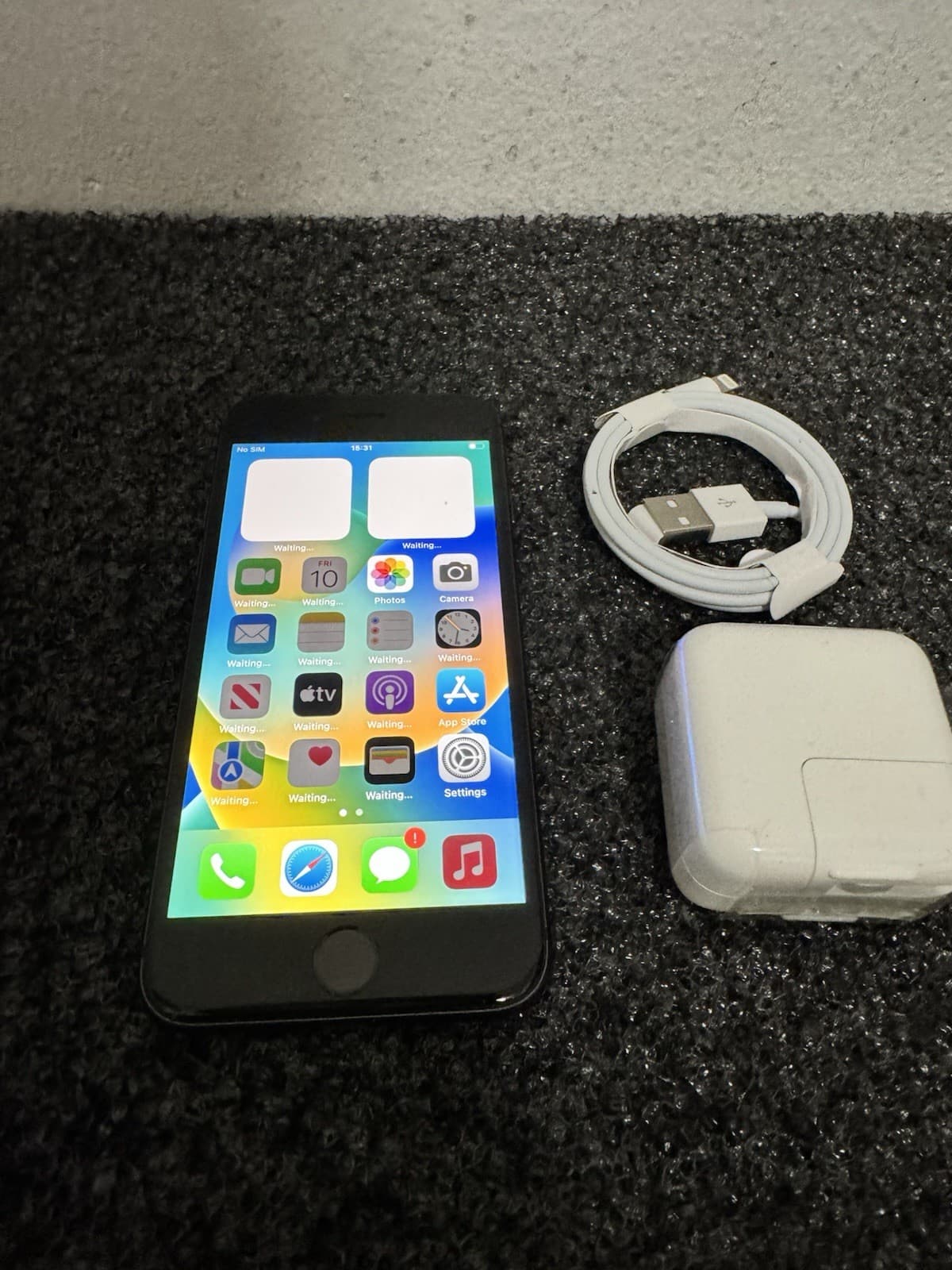 iPhone SE (2022) — seller’s listing photo