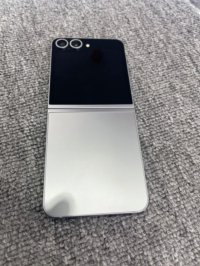 Galaxy Z Flip6 — seller’s listing photo