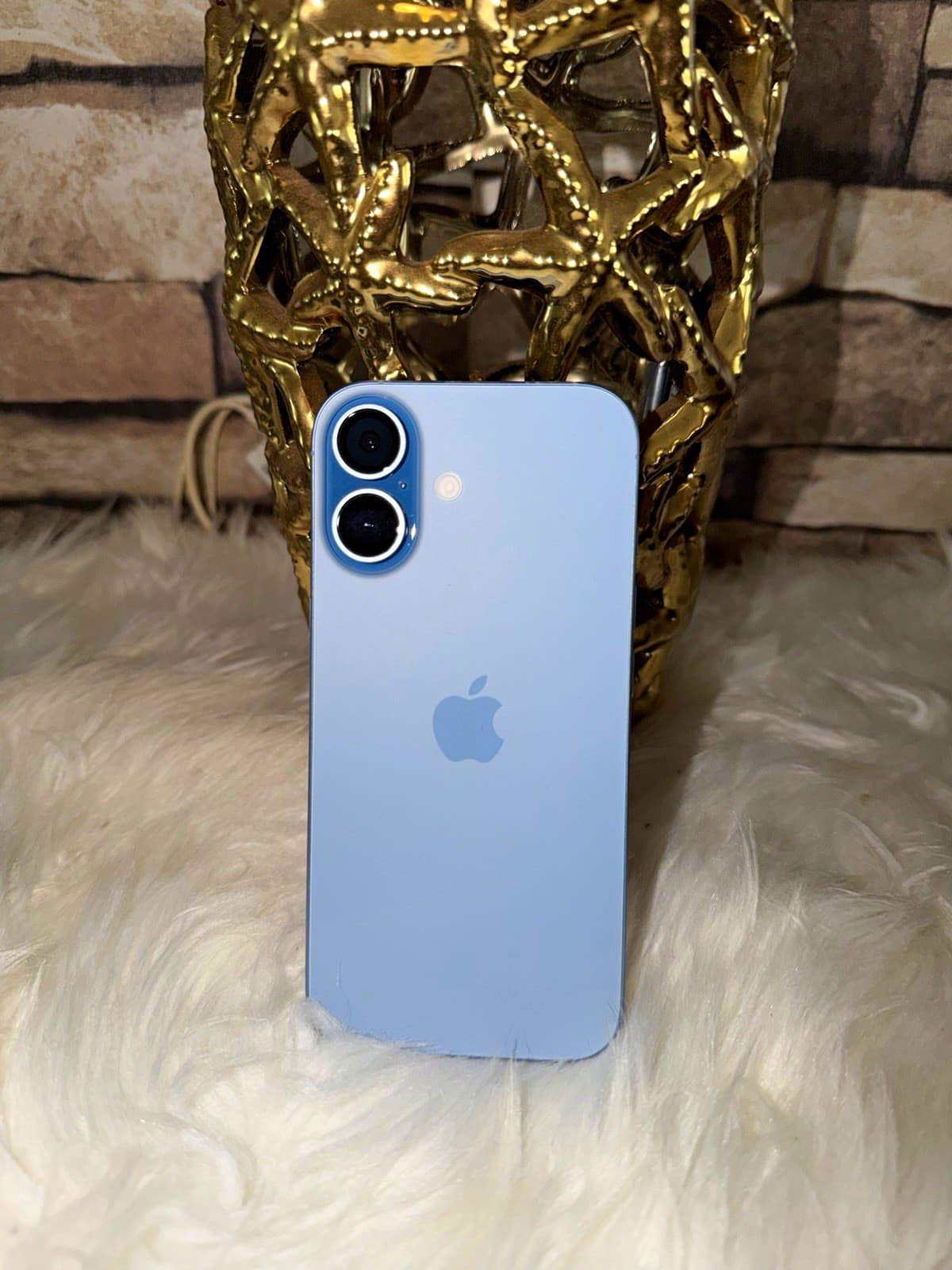 iPhone 17 — seller’s listing photo