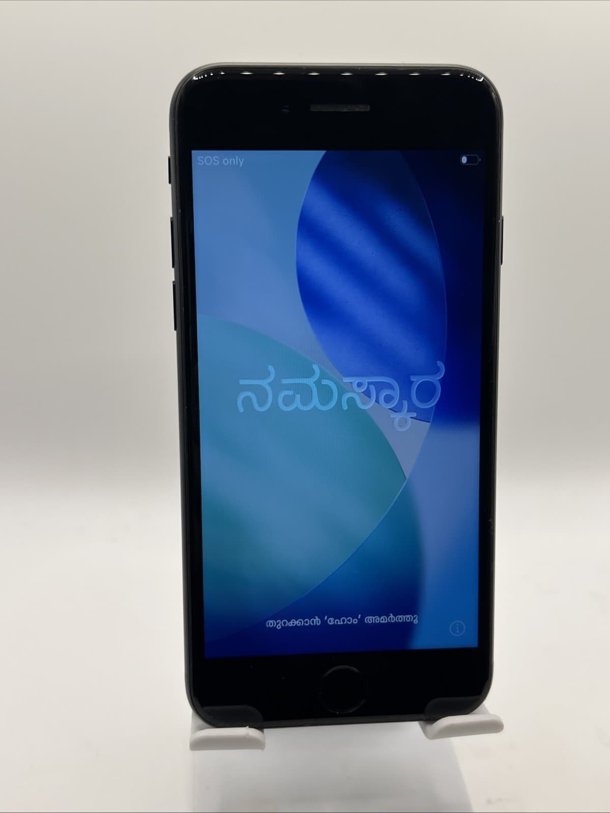iPhone SE (2022) — seller’s listing photo